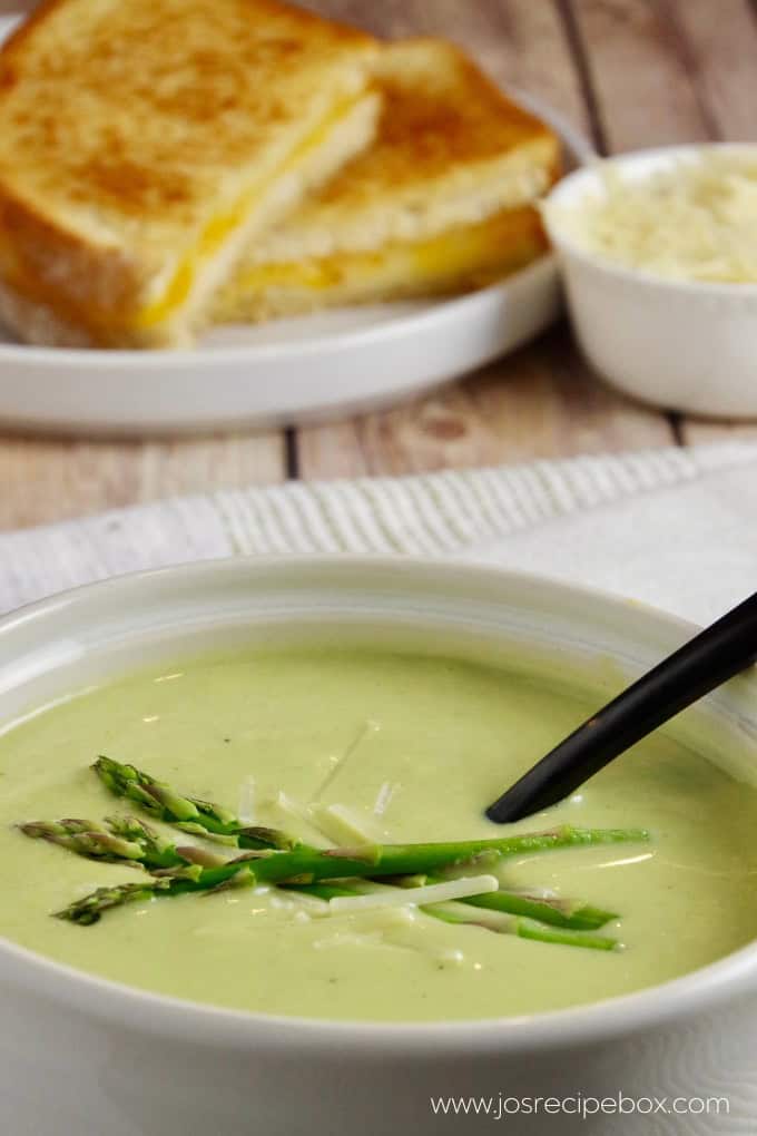 Creamy Roasted Garlic and Asparagus Soup