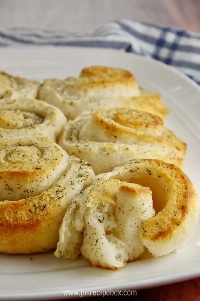 2 Minute Garlic & Herb Pull-apart Bread