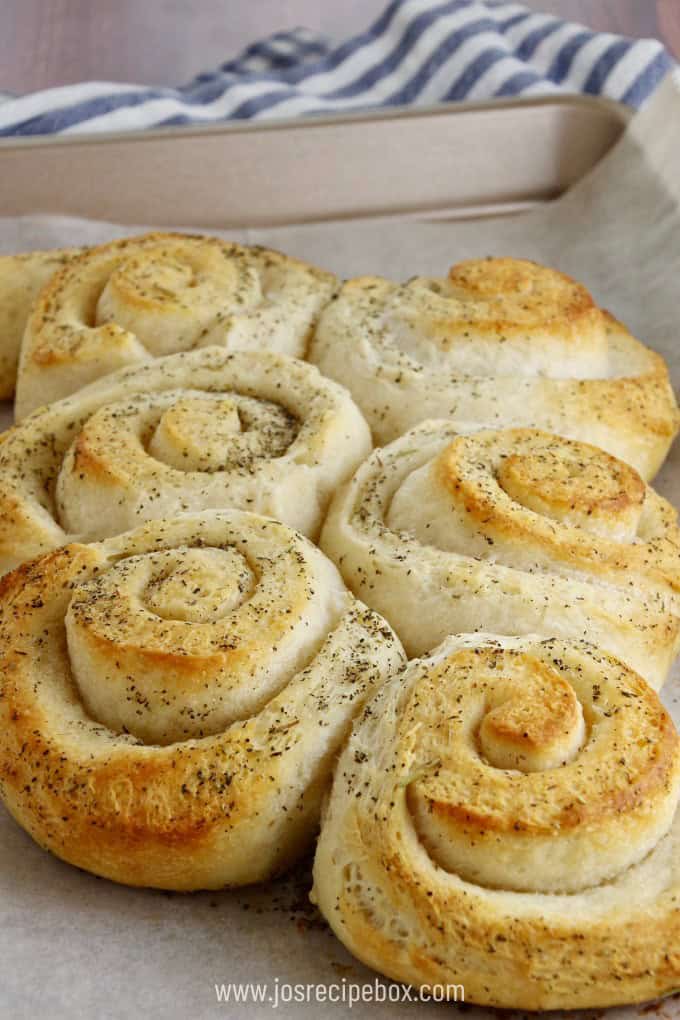 2 Minute Garlic & Herb Pull-apart Bread